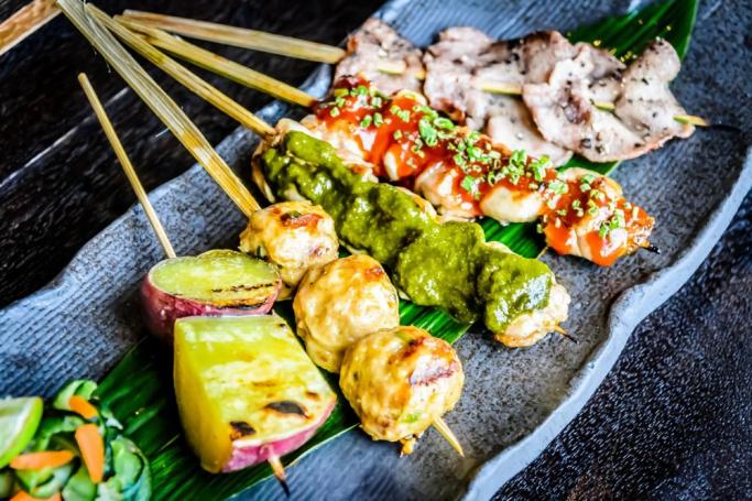 Pack your things and say kon'nichiwa Tokyo, Japan! Tour